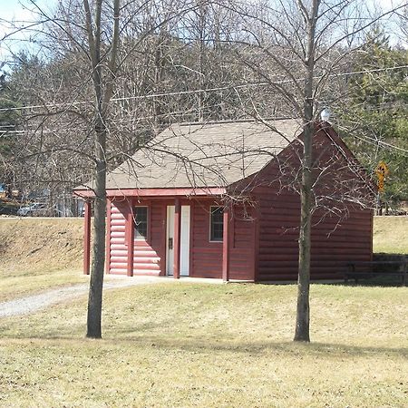 Mohican Little Brown Inn Loudonville Buitenkant foto